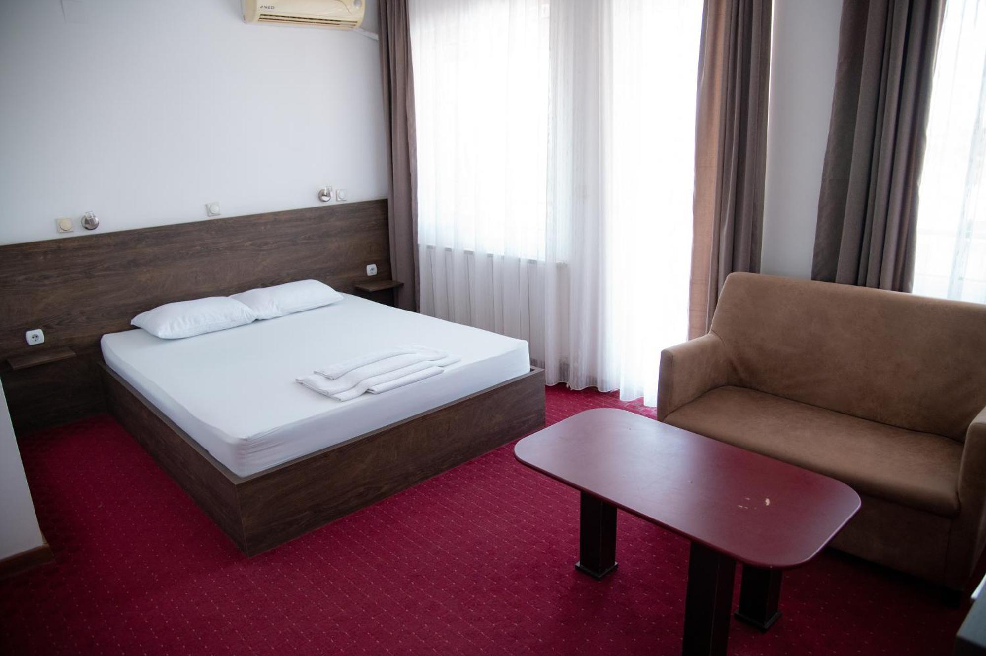 Hotel Istatov ノヴ・ドイラン エクステリア 写真