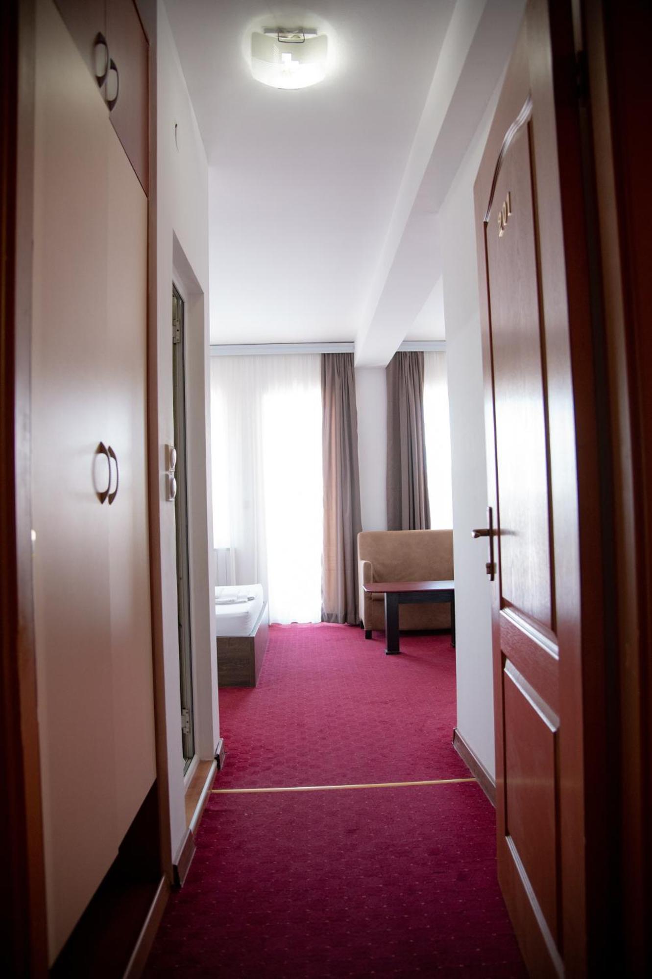 Hotel Istatov ノヴ・ドイラン エクステリア 写真