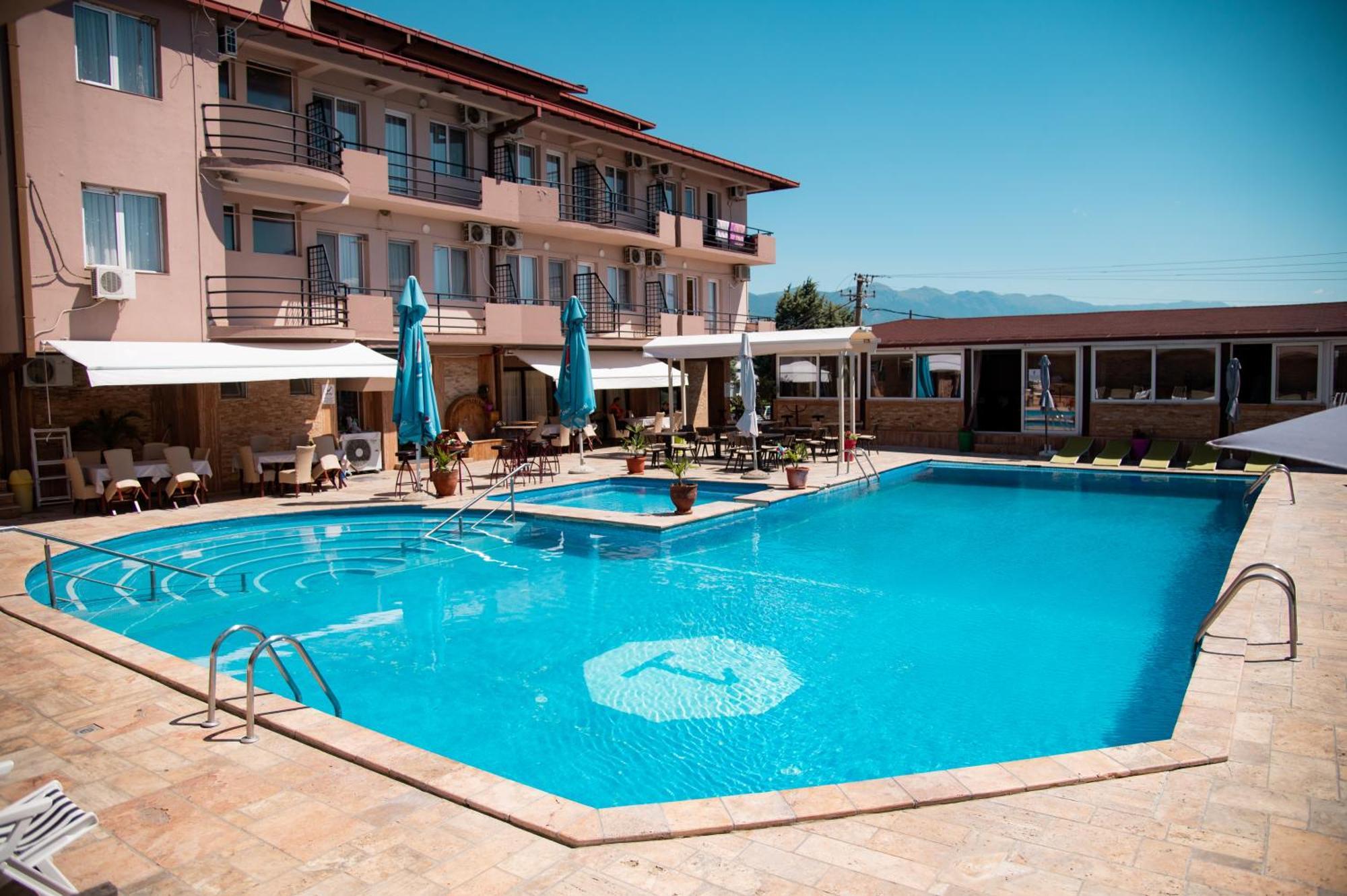 Hotel Istatov ノヴ・ドイラン エクステリア 写真