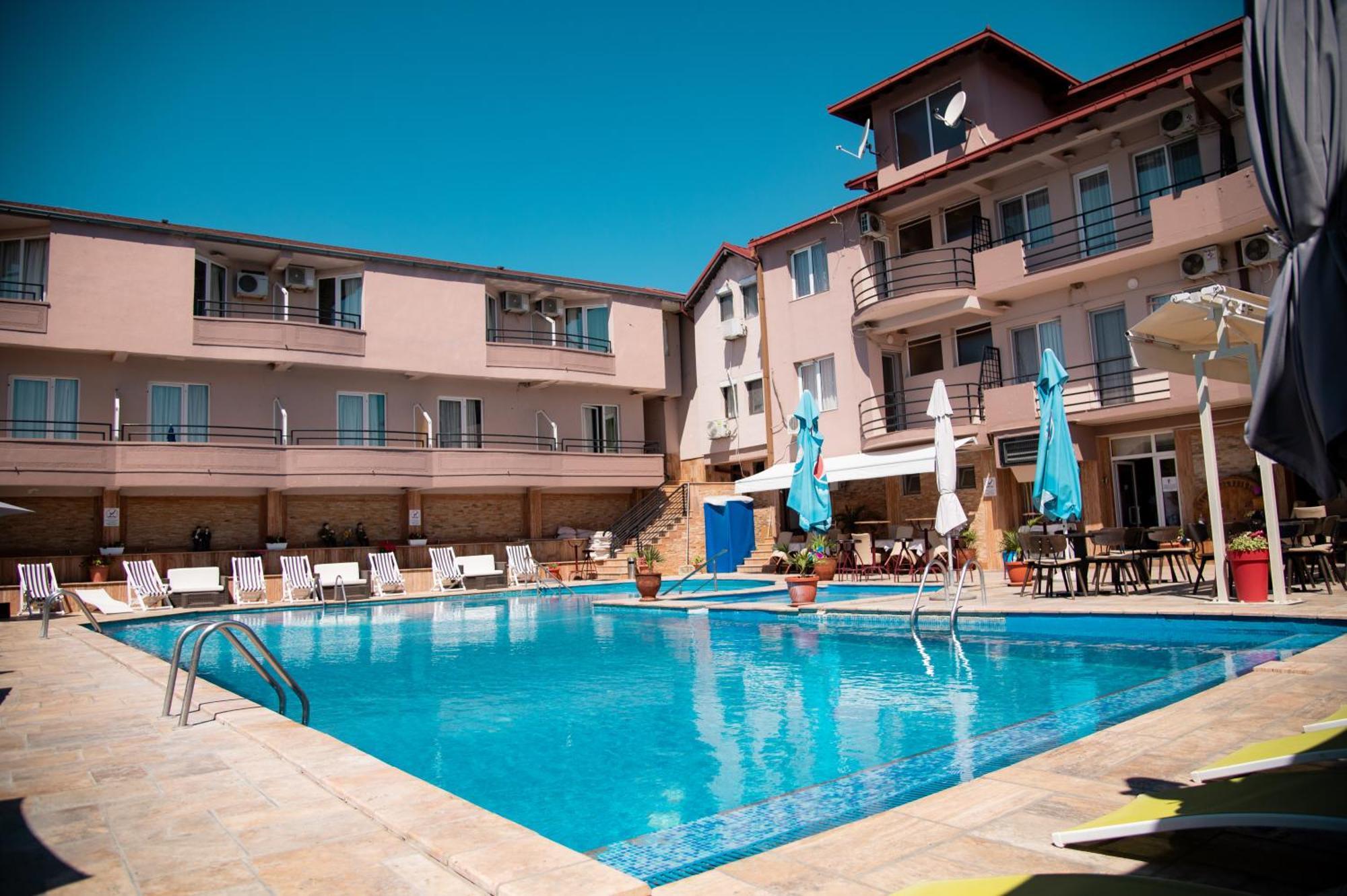 Hotel Istatov ノヴ・ドイラン エクステリア 写真
