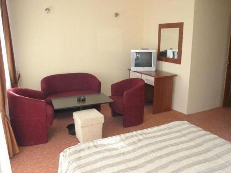 Hotel Istatov ノヴ・ドイラン エクステリア 写真