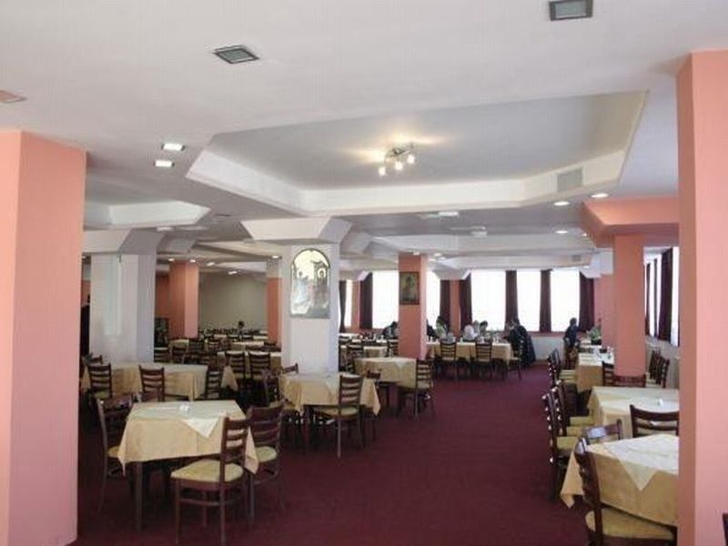 Hotel Istatov ノヴ・ドイラン レストラン 写真