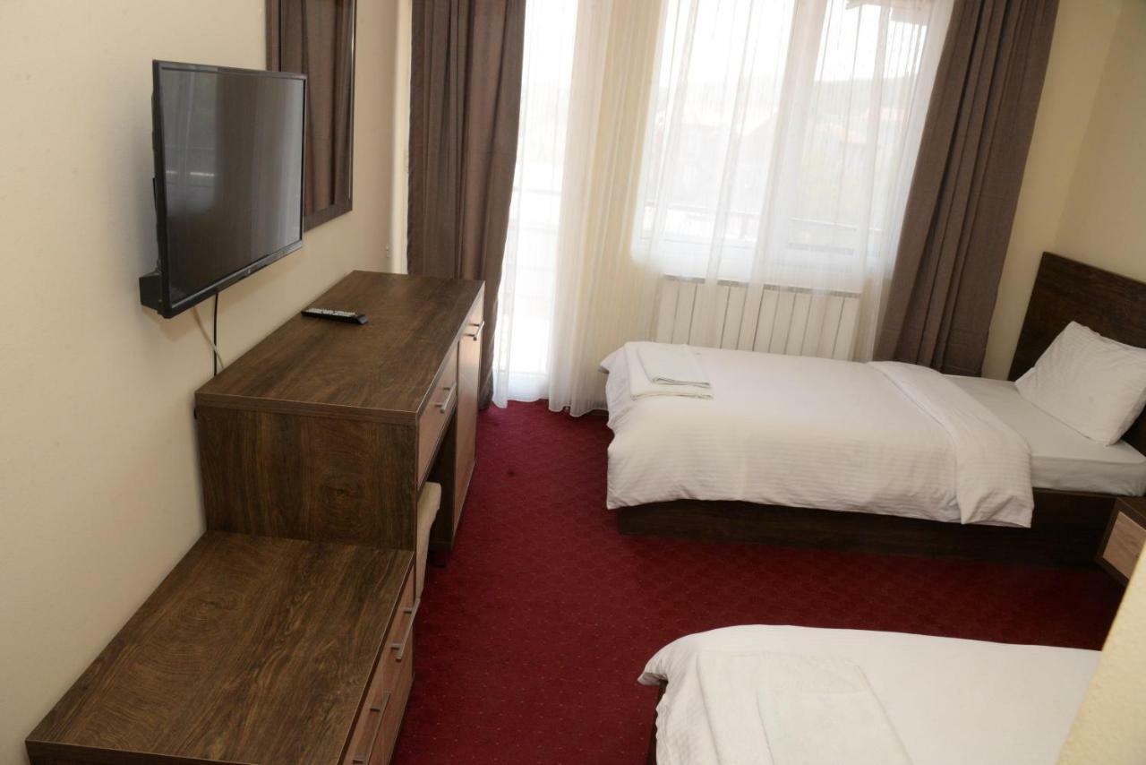Hotel Istatov ノヴ・ドイラン エクステリア 写真