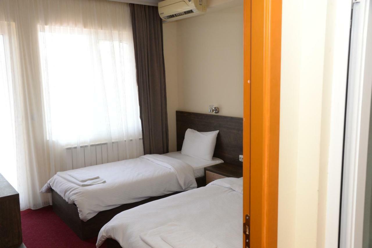 Hotel Istatov ノヴ・ドイラン エクステリア 写真