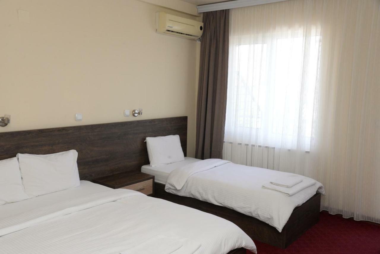 Hotel Istatov ノヴ・ドイラン エクステリア 写真