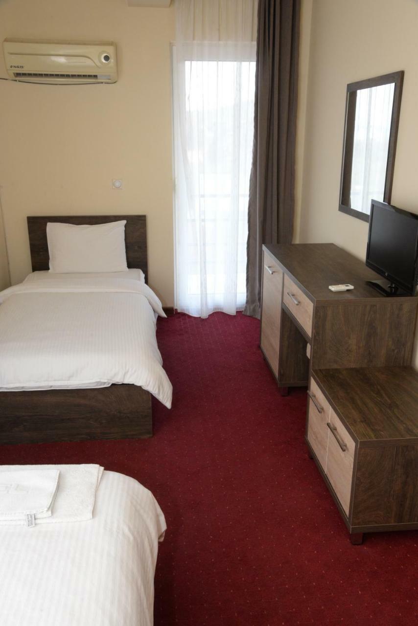 Hotel Istatov ノヴ・ドイラン エクステリア 写真