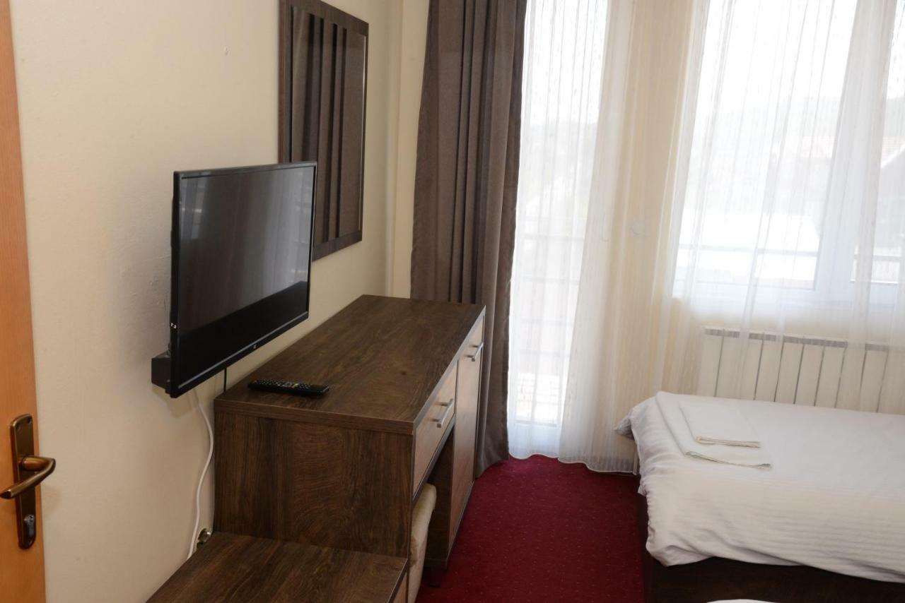 Hotel Istatov ノヴ・ドイラン エクステリア 写真